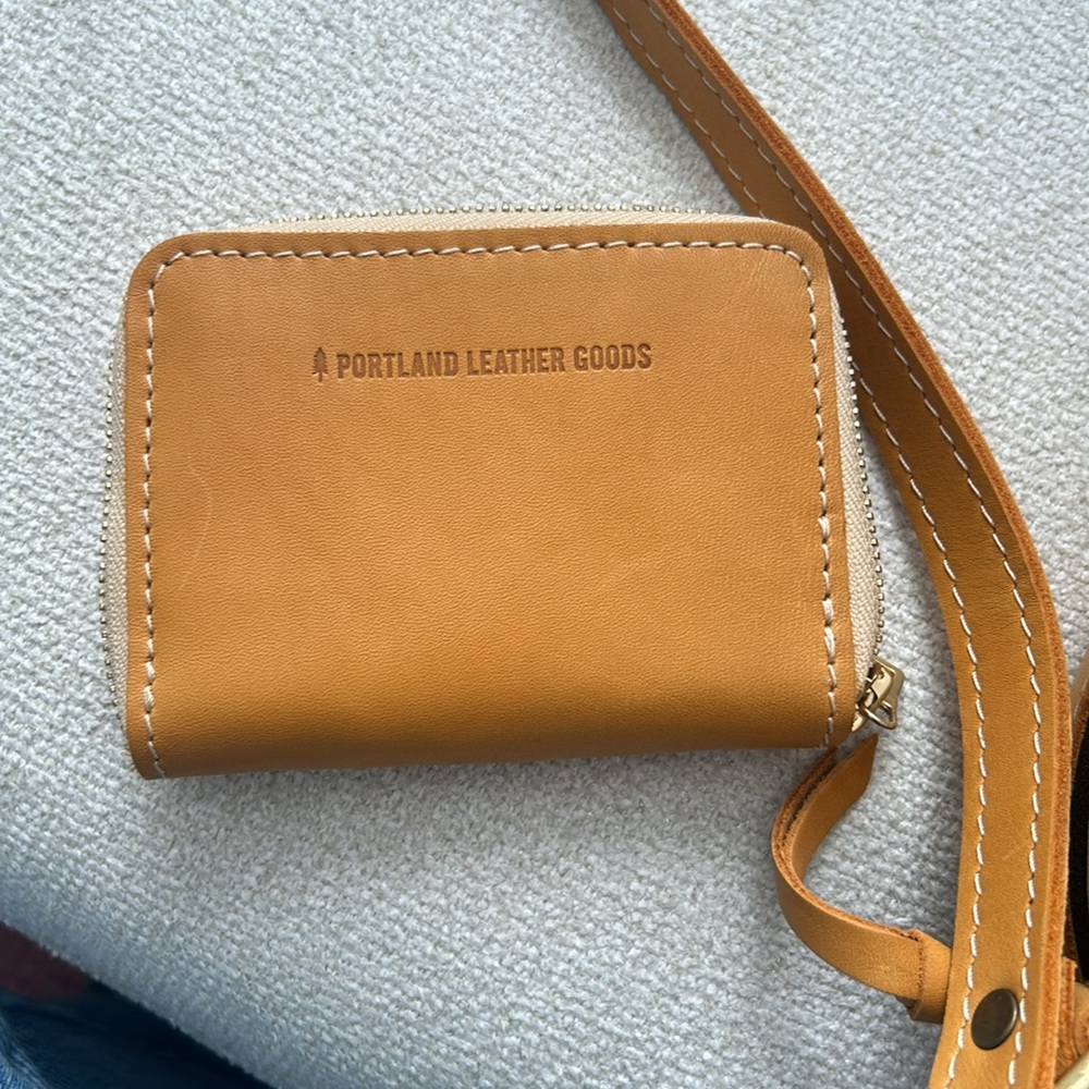 Portland Leather Tan Circle Crossbody Bag - Picture 4 of 6
